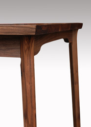 �E�H�[���i�b�g�_�C�j���O�e�[�u�����C�ށ@�E�H�[���i�b�g�e�[�u�����C